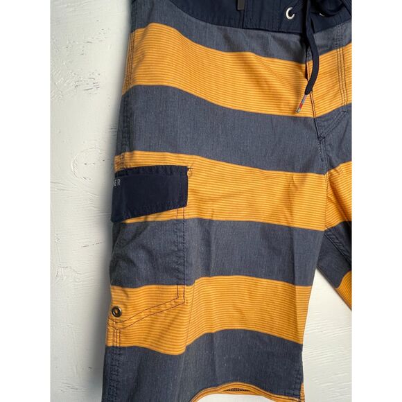 Quiksilver Swim Trunks Men’s Size 29 Yellow Navy Stripe Board Shorts Surfwear - Picture 6 of 12